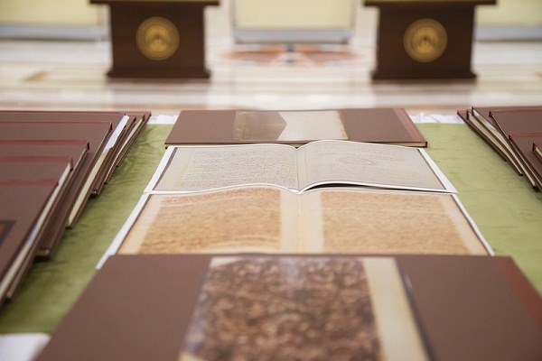 17 manuscrits offerts à l'université de Sharjah