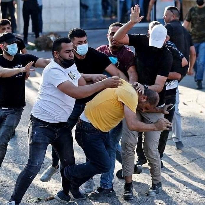 نقابة الصحافيين الفلسطينيين تطالب اشتية بملاحقة المعتدين على الصحفيين ومقاضاتهم