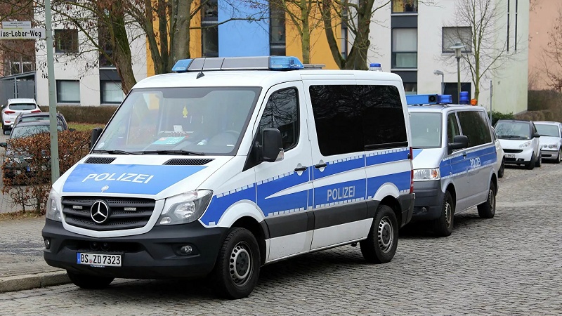 В Германии неизвестный напал с ножом на прохожих