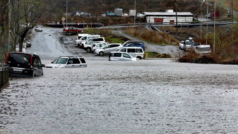 ロシア首都で暴風雨、洪水も発生