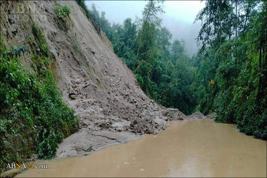  မိုးဆက္ ႐ြာသြန္း မႈေၾကာင့္ ကန္ပိုက္တီ နယ္စပ္ လမ္း ေတာင္ၿပိဳၿပီး လမ္းပိတ္ေန