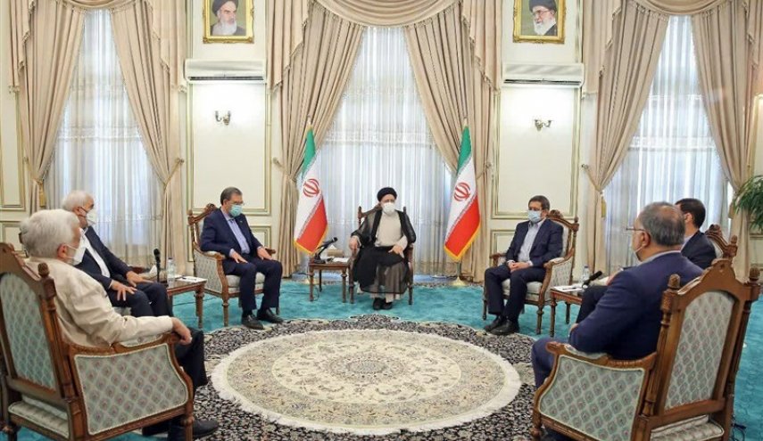الرئيس الايراني المنتخب يستقبل مرشحي الانتخابات الرئاسية 