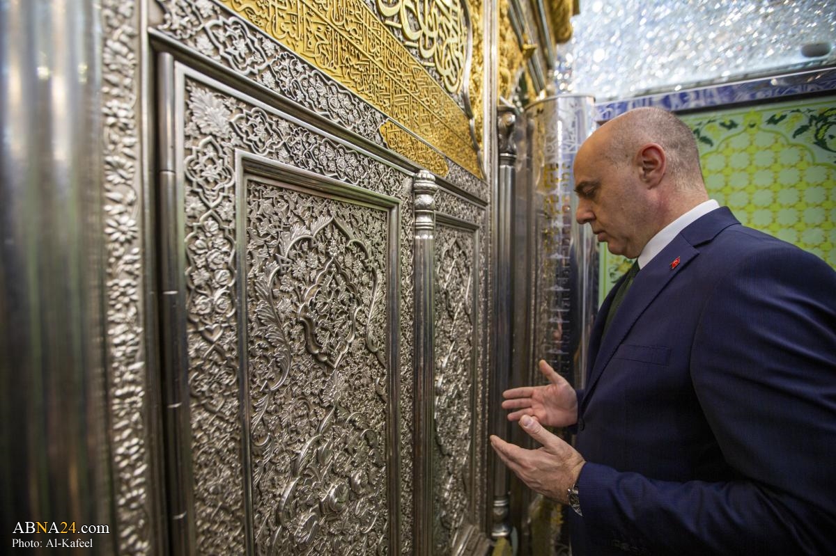 Turkish ambassador visited  al-Abbas holy shrine (+Photos)