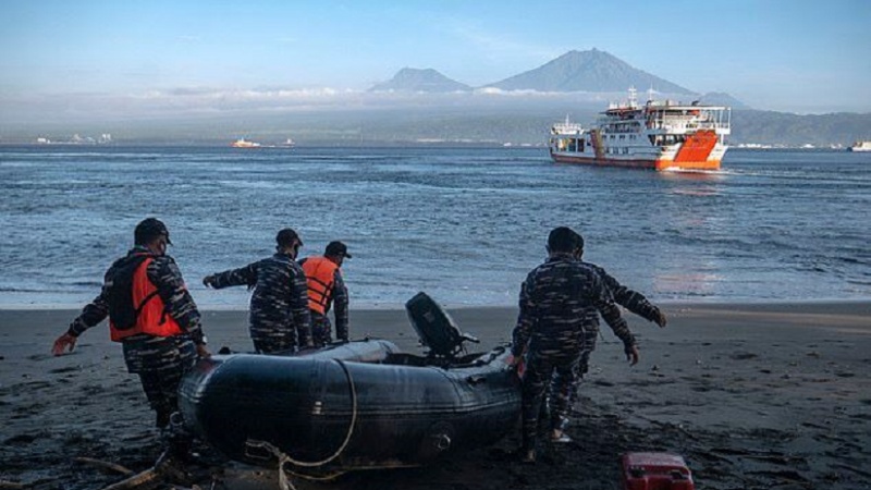 印尼客轮倾覆 7人死亡11人失踪
