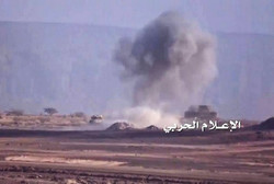 الجيش اليمني يقصف تجمعات للعدوان السعودي في مأرب