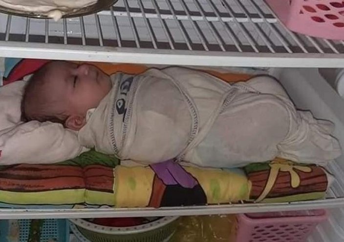صور لاطفال يعانون من موجة الحر تفجر غضب العراقيين