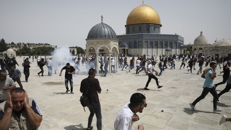 イスラエルのシオニスト入植者らが、アクサ―モスクを攻撃