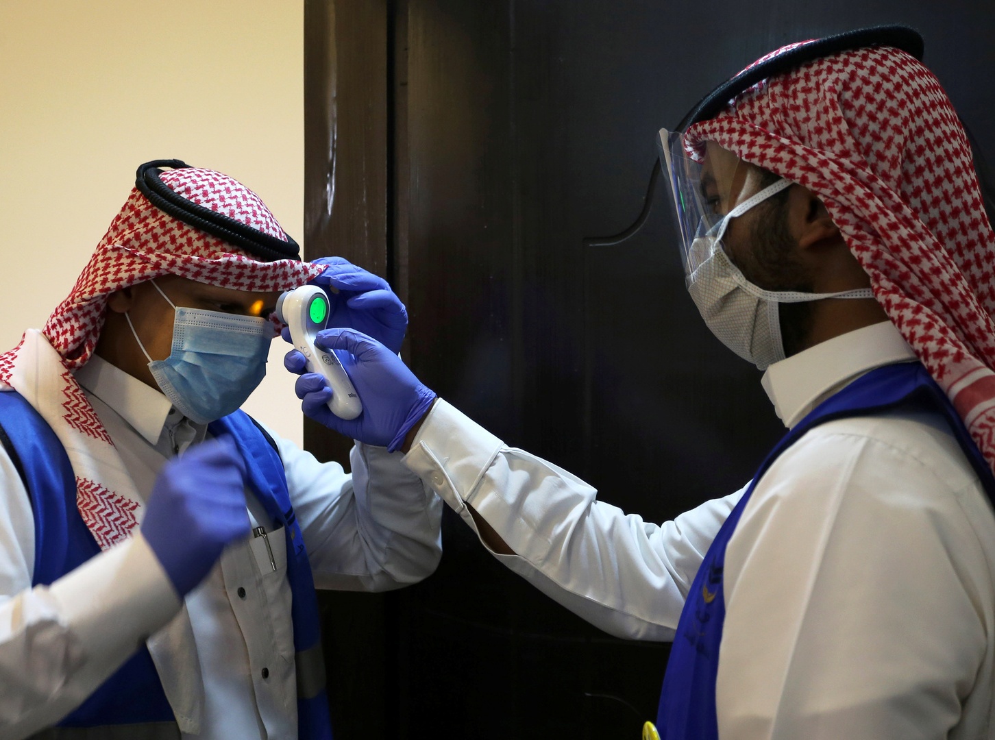 السعودية تقترب من تسجيل نصف مليون إصابة بـ كورونا