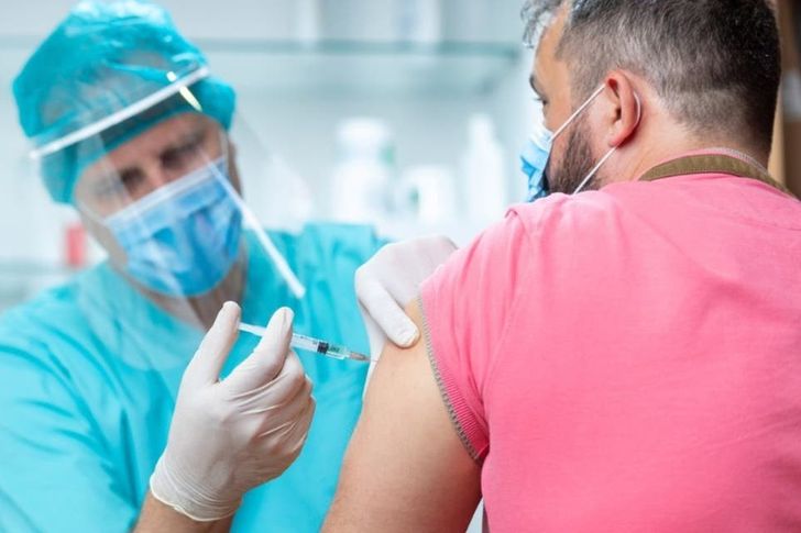 موت رجل في أوكرانيا بعد ساعتين من تطعيمه بلقاح "فايزر" الامريكي