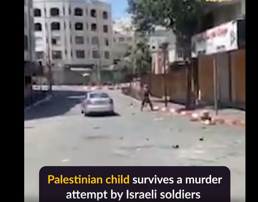 Video: Murder attempt!! Two Israeli soldiers opened fire at a Palestinian child after failed to arrest him