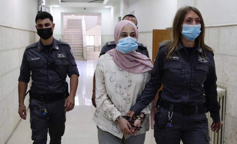 الاحتلال يحكم بالسجن 30 شهراً على شابة مقدسية بتهمة التواصل مع حزب الله