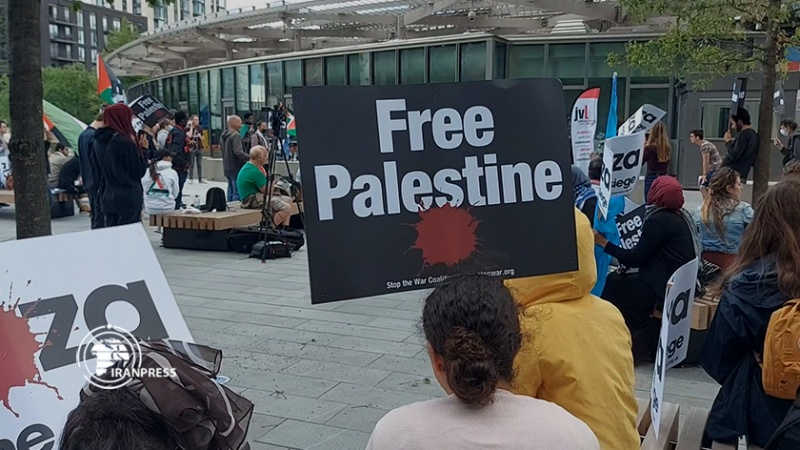     Pristalice Palestine okupile se ispred američke ambasade u Londonu