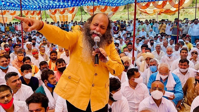 अगर कोई हिंदू कहता है कि मुसलमान यहां नहीं रह सकता, तो वह हिंदू नहीं है, संघ प्रमुख के इस बयान के बाद बीजेपी नेता ने की मुसलमनों को देश से बाहर फेंकने की अपील
