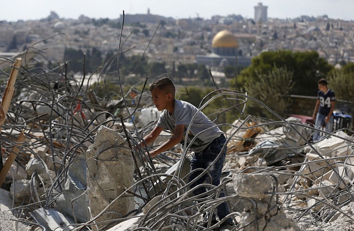 اعتقالات ومداهمات بالضفة.. وهدم مدرسة في القدس