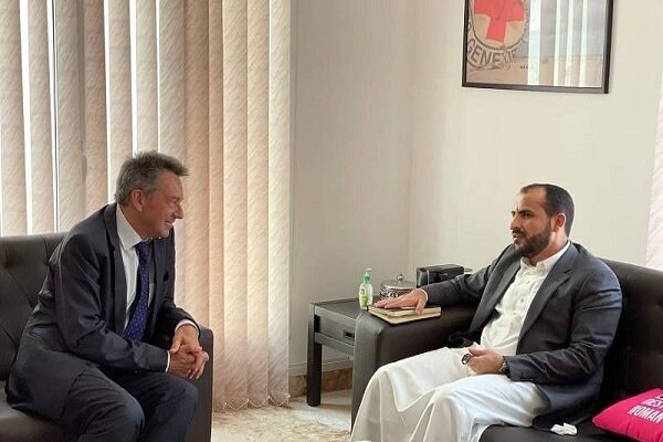 Yemeni official confers with ICRC chief on prisoners