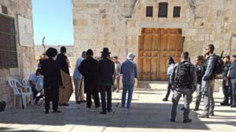 Al Aqsa, decine di coloni invadono la Spianata