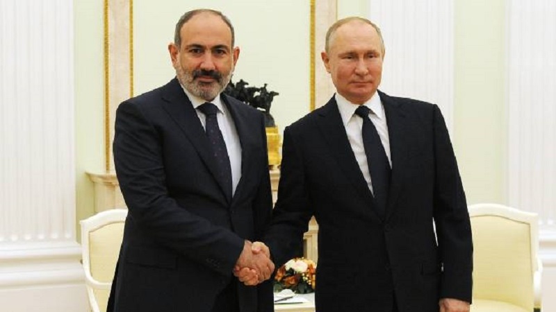 Putin Paşinyanla görüş keçirib