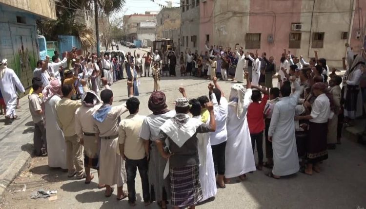Yemenis protest in Hodeida condemn Saudi regime’s decision to prevent Hajj
