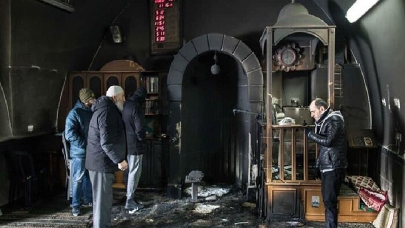 İsrail terörist güçleri Cenin'de bir camiye saldırdı
