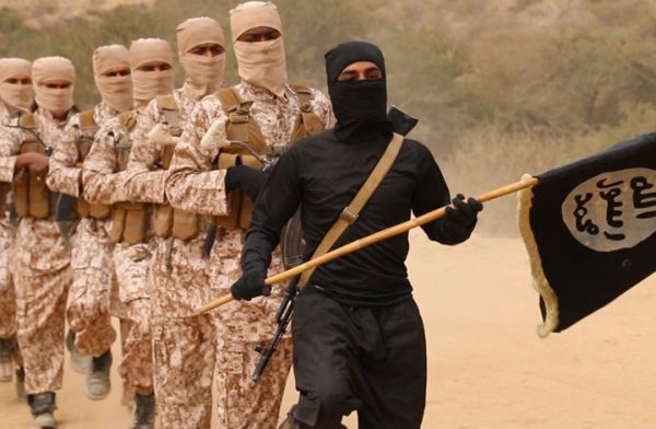 القاعدة تعترف بتلقي الدعم من التحالف وتؤكد حدوث “الخيانة” في معركة البيضاء