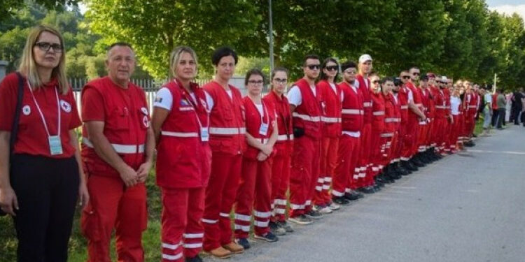     Učesnici Marša mira prelaze posljednju dionicu