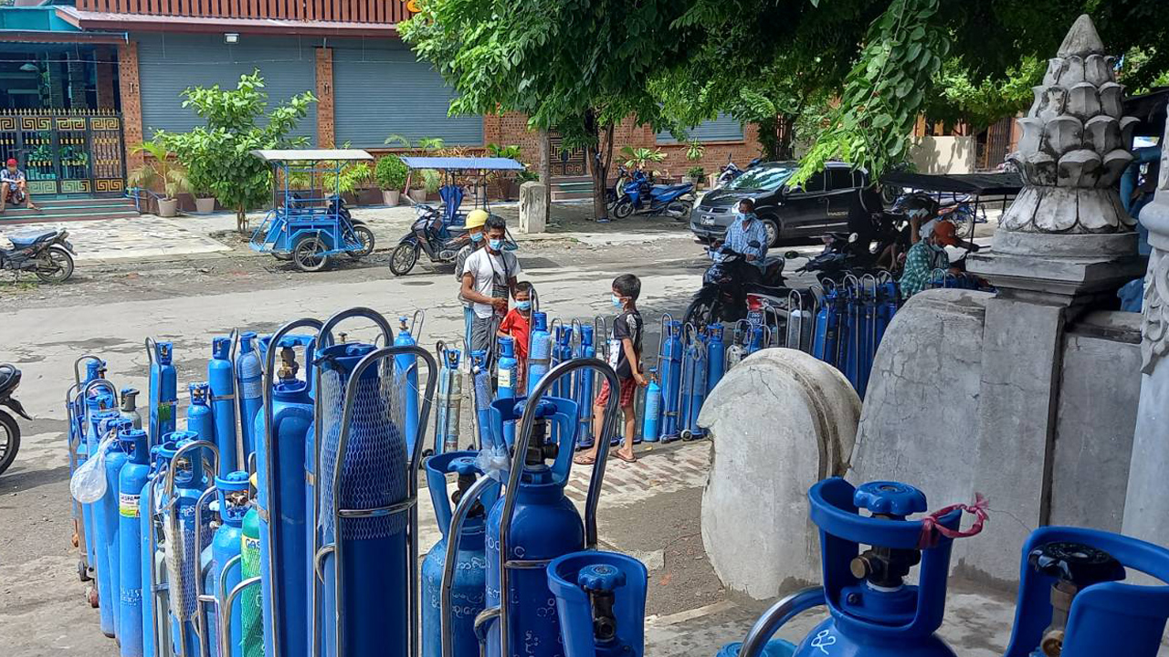   စစ္ အာဏာရွင္ ကပ္ႏွင့္ ကိုဗစ္ကပ္ကို ႏွစ္ထပ္ကြမ္း ရင္ဆိုင္ ေနရတဲ့ ျမန္မာ ျပည္သူ မ်ား