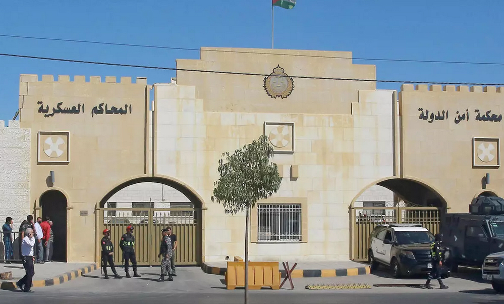 السجن لمدة 15 عاما بحق باسم عوض الله والشريف حسن 