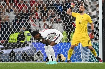 Buntut Kekalahan Inggris di Final Euro 2020, Tiga Pemain Kulit Hitam Inggris Diserang Rasisme