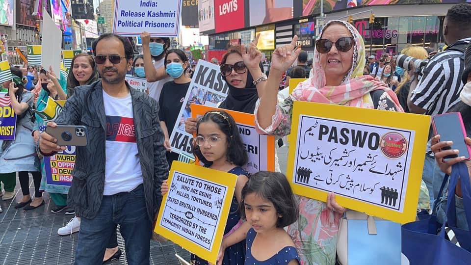 تصویری رپورٹ/ یوم شہدائے کشمیر کے موقع پر واشنگٹن کے ٹائم اسکوائر پر احتجاجی مظاہرہ
