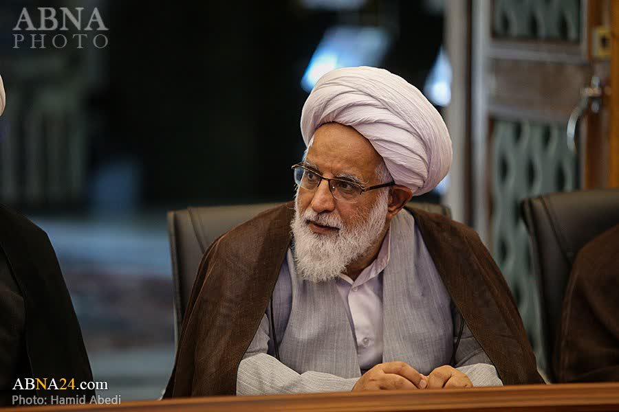 Commémoration d'Allama al-Kharsan, un des exemples de sessions de dhikr : Hojat al-Islam Ahmadi Tabar