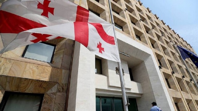 Ҝүрҹү мүхалифәти зорла парламент бинасына сохулуб