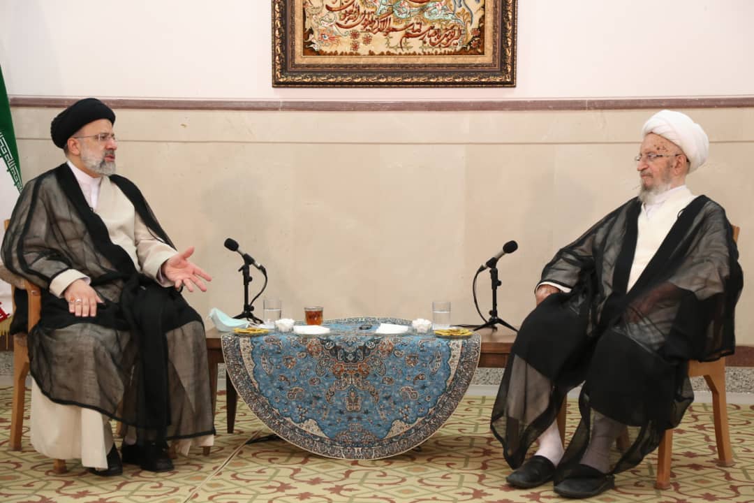 Ајәтуллаһ Мәкарим Ширази јени президентлә ҝөрүшүндә: Мөвҹуд вәзијјәтин көкү дүшүнүлмәли вә дүзәлдилмәлидир