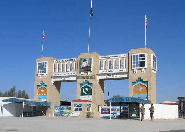 الأمن الباكستاني يفرق حشدا عند معبر مع أفغانستان