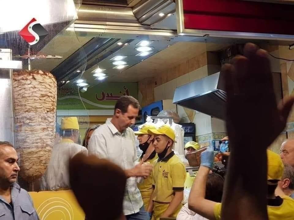 الأسد بعد أداء القسم يتجول في حي الميدان بدمشق+(صور)