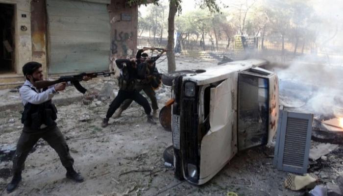 دوي قنابل واشتباكات مسلحة بمخيم عين الحلوة في لبنان