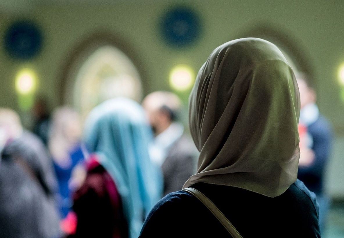 العدل الأوروبية تسمح لرب العمل بمنع العاملات من ارتداء الحجاب