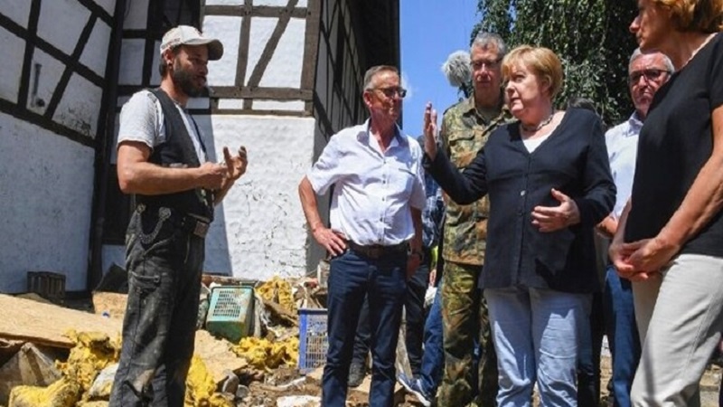 Almanya Başbakanı Merkel, sel bölgelerini ziyaret etti