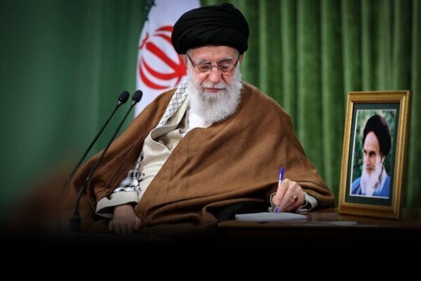 Imam Khamenei: Islamic nation must resist against interference, evil of western powers