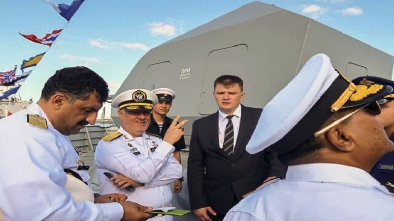 İran gemileri Rus Donanması geçit töreninde