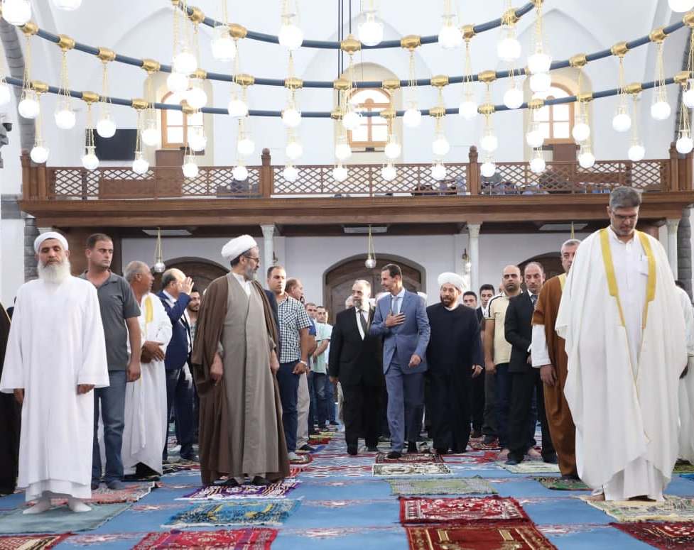 الرئيس الأسد يؤدي صلاة عيد الأضحى في مسجد "خالد بن الوليد" بحمص