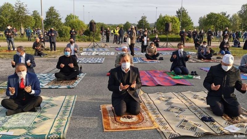 イスラム諸国で、人々が犠牲祭の日を迎える準備