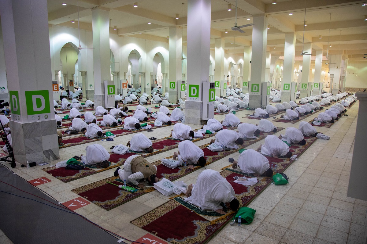 المسلمون يحتفلون بأول أيام عيد الأضحى