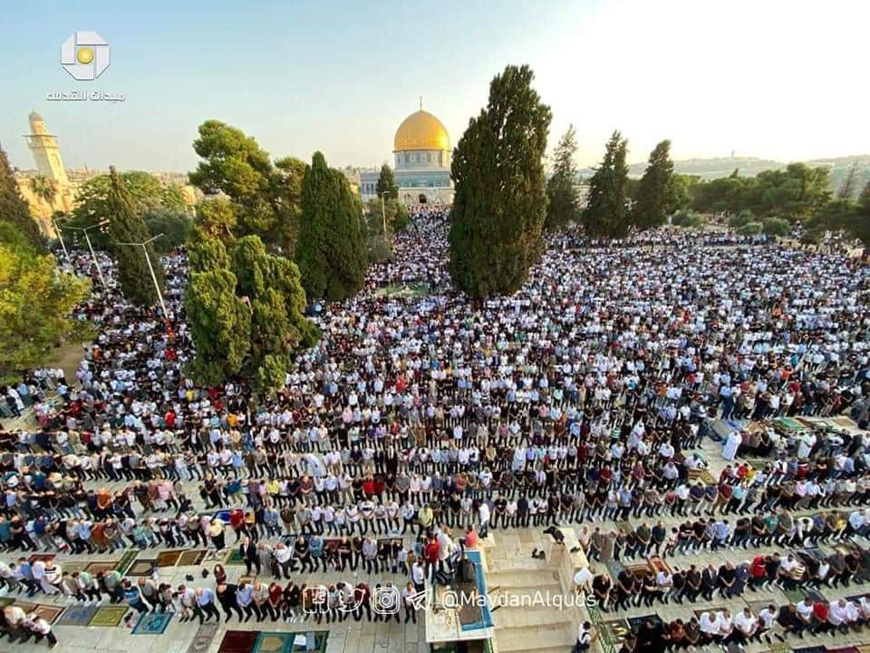 Photos : des dizaines de milliers de Palestiniens assistent à la prière de l'Aïd al-Adha à Masjid Al-Aqsa