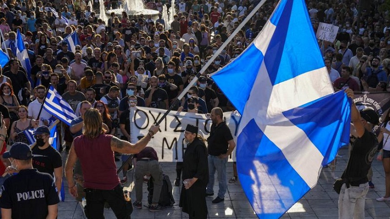 Grecia, nuove proteste contro l'obbligo vaccinale