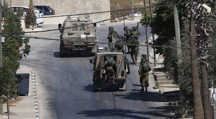 اندلاع مواجهات بعد اقتحام قوات الاحتلال الاسرائيلي لبلدة بيتا