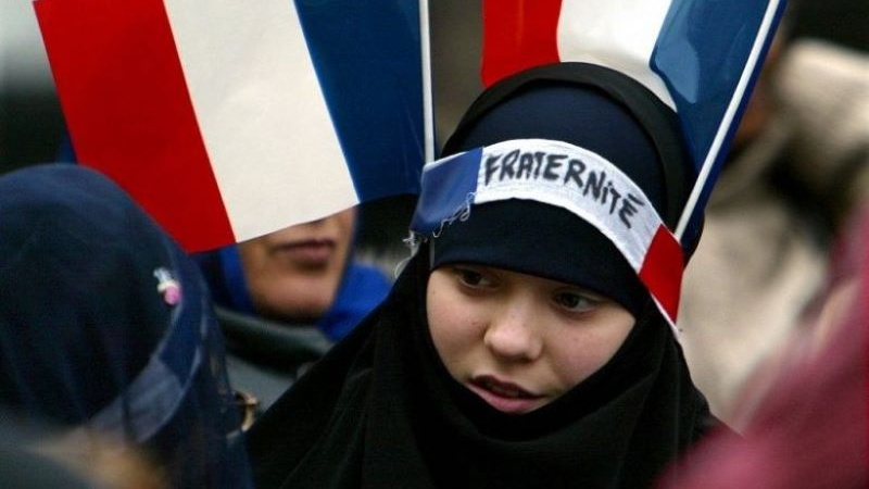 フランス下院で反イスラム法案が可決