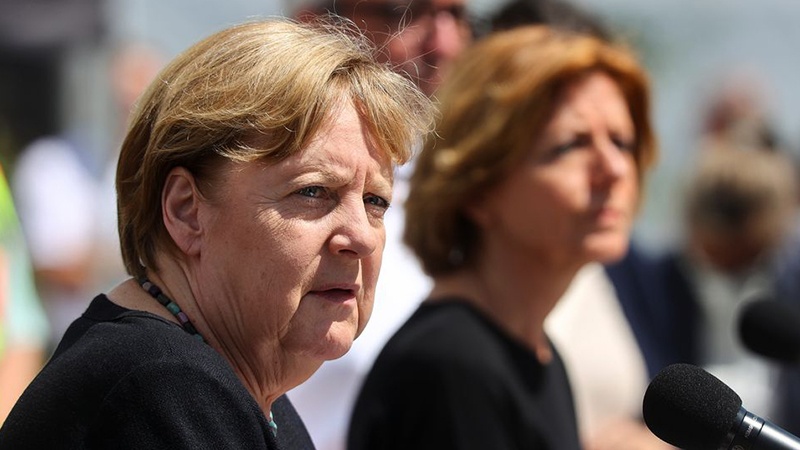 Germania, protestea non scoraggiano Merkel: nuove restrizioni per i non vaccinati