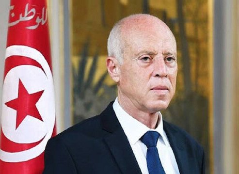 تونس: إعفاء رئيس الحكومة ووزيري الدفاع والعدل من مناصبهم