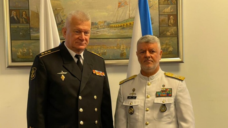 イラン・ロシア両海軍司令官が会談　協力拡大を強調