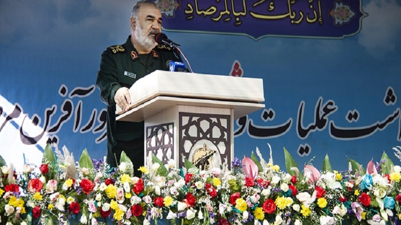خدائے عظیم کی طاقت کے سامنے کافر ھیچ ہیں: جنرل سلامی